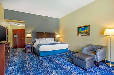 Accessible - 1 King, Mobility Accessible, Roll In Shower, Non-Smoking, Full Breakfast
