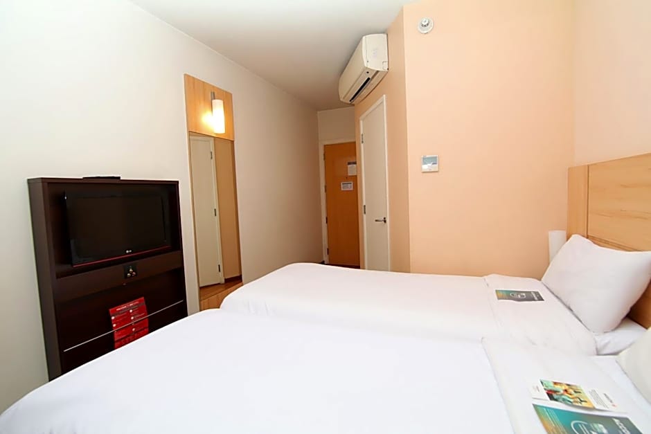 Ibis Santiago Providencia