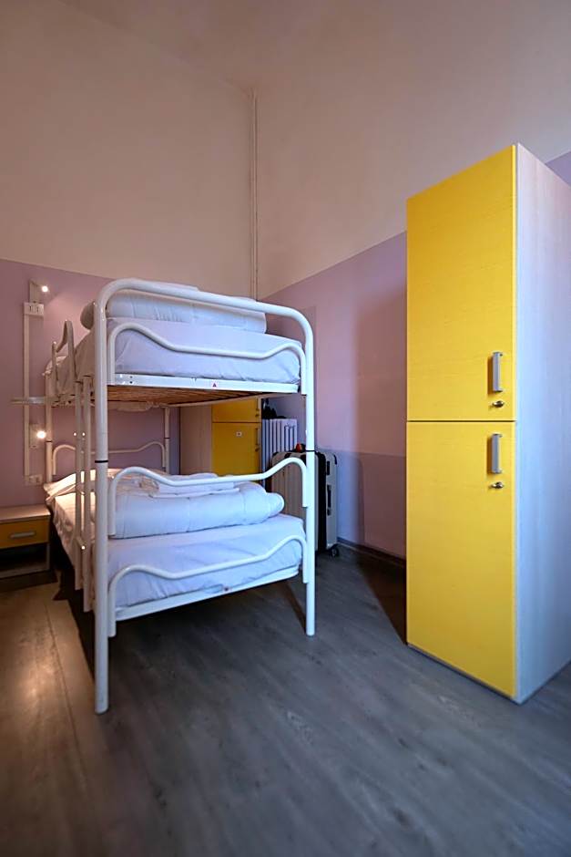 Hotel & Hostel 7