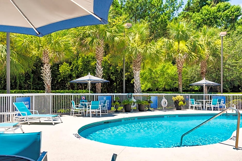Holiday Inn Express Charleston US Highway 17 & I-526, an IHG Hotel