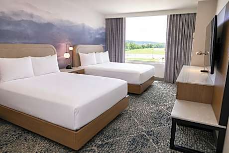 Kansas City Luxury, 2 Queens
