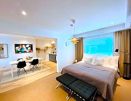 Easy Livin' Apartment Hotel