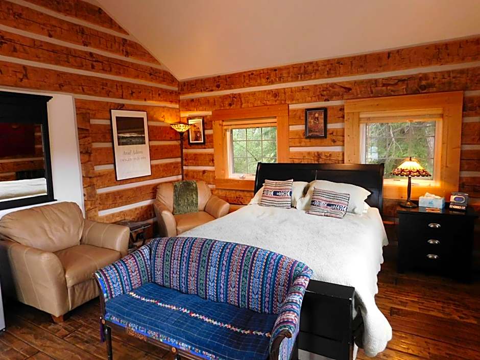 Photo 1 of 17 of Master Cabin, No Pets
