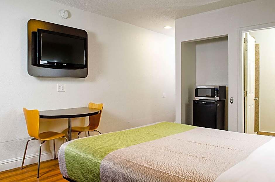 Motel 6-Modesto, CA - Downtown