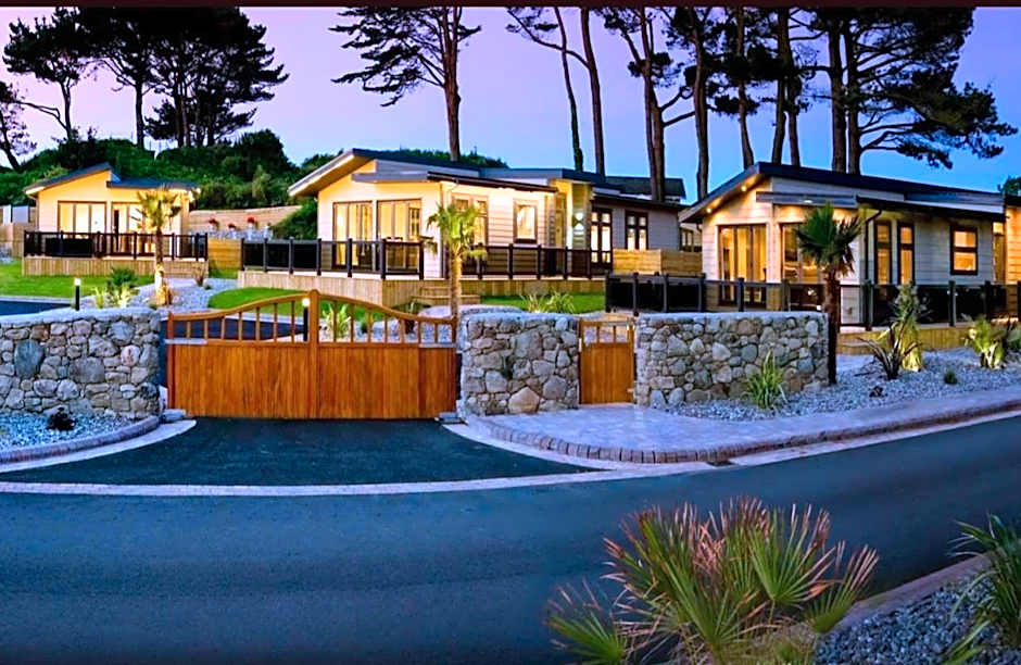 The Warren Holiday Park - Family Chalet