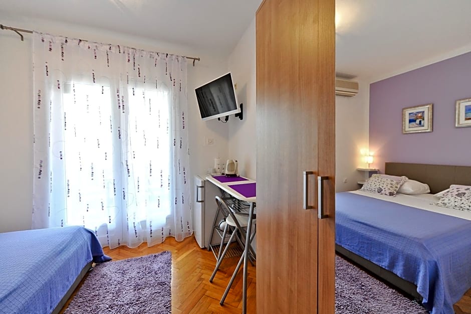 Apartments & Rooms Petra