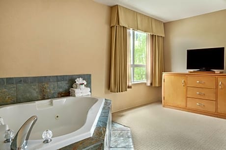 King Suite- Non-Smoking