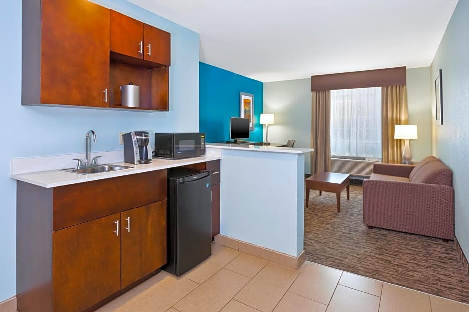 Holiday Inn Express & Suites Carmel North - Westfield