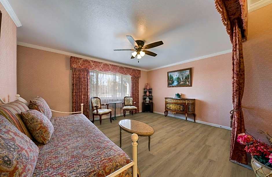 Carmel Inn & Suites