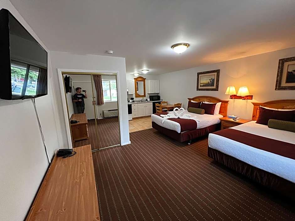 Photo 1 of 6 of Deluxe 1 Queen Bed