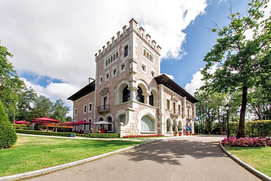 Castillo Del Bosque La Zoreda