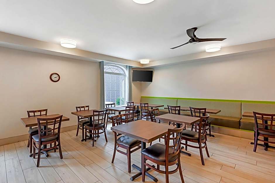 Quality Inn & Suites Oakville