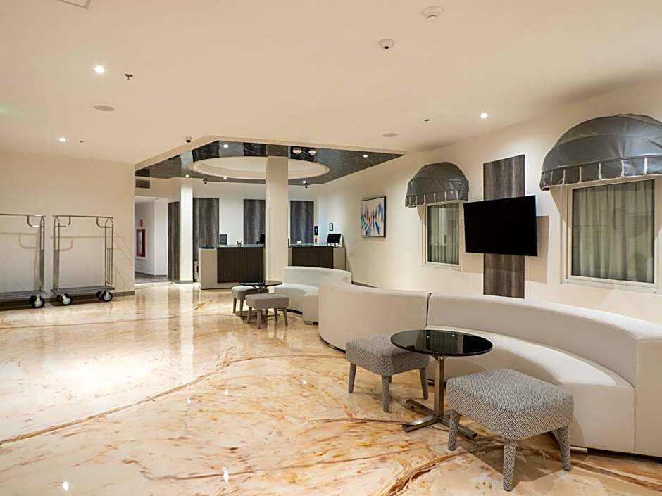 Hotel Mesaluna Short & Long Stay