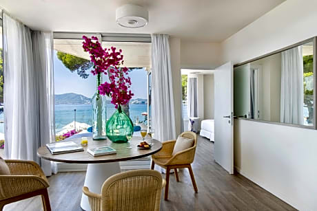 BEYOND ME + SUITE WITH SEA VIEW AND TERRACE