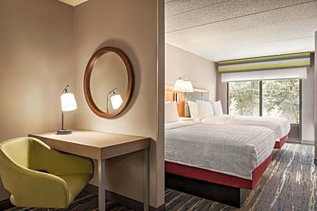 Room with Two Queen Beds - Non-Smoking