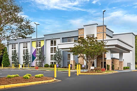 Spark by Hilton Atlanta Airport South College Park