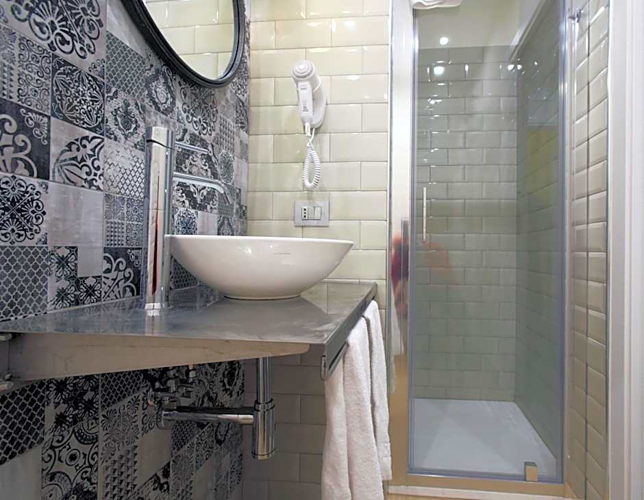 Trevi Contemporary Suite