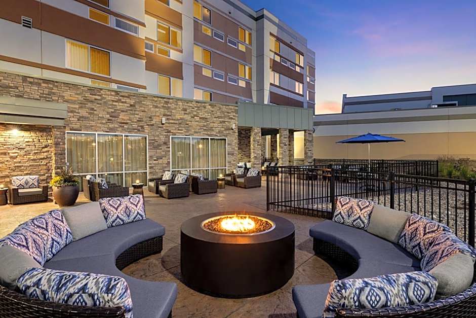 Courtyard by Marriott Omaha Bellevue at Beardmore Event Center