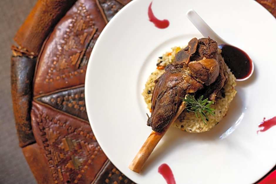 Founders Lodge by Mantis