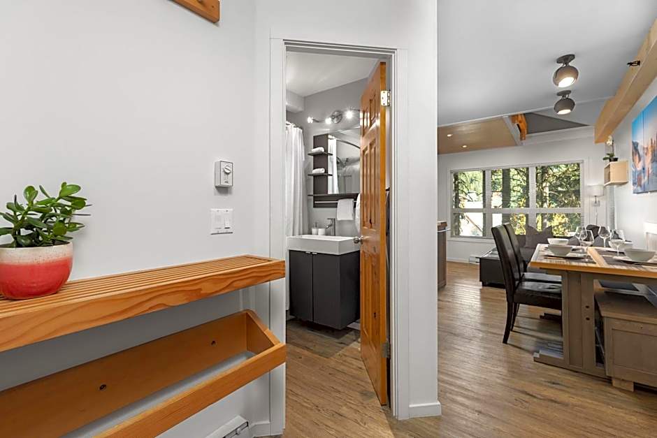 Snowed Inn - Free Parking