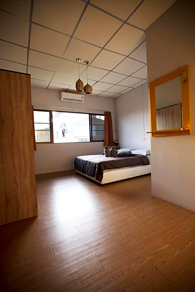 Holiday Phangan - Hostel & Bar