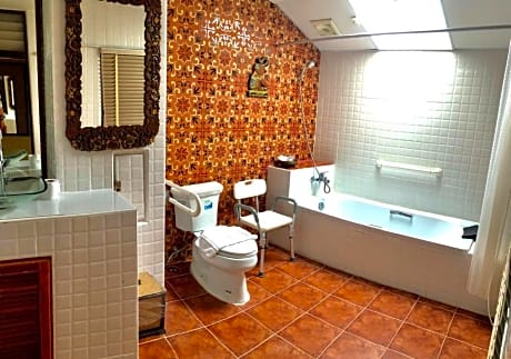 Grand Deluxe with Bathtub