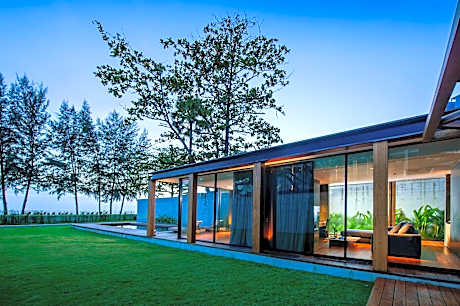 One Bedroom Beachfront Pool Villa