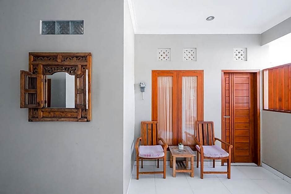 RedDoorz near Mertasari Beach 2