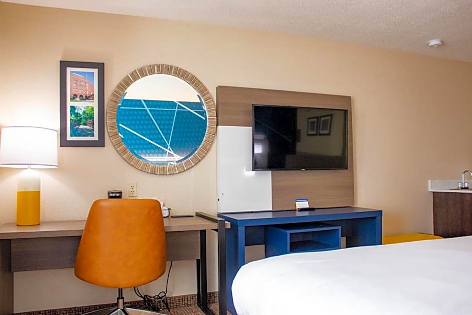 Comfort Inn & Suites Geneva- West Chicago