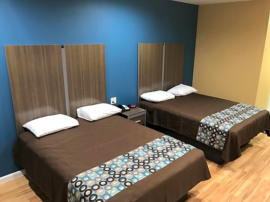 Deluxe Inn & Suites - Baytown