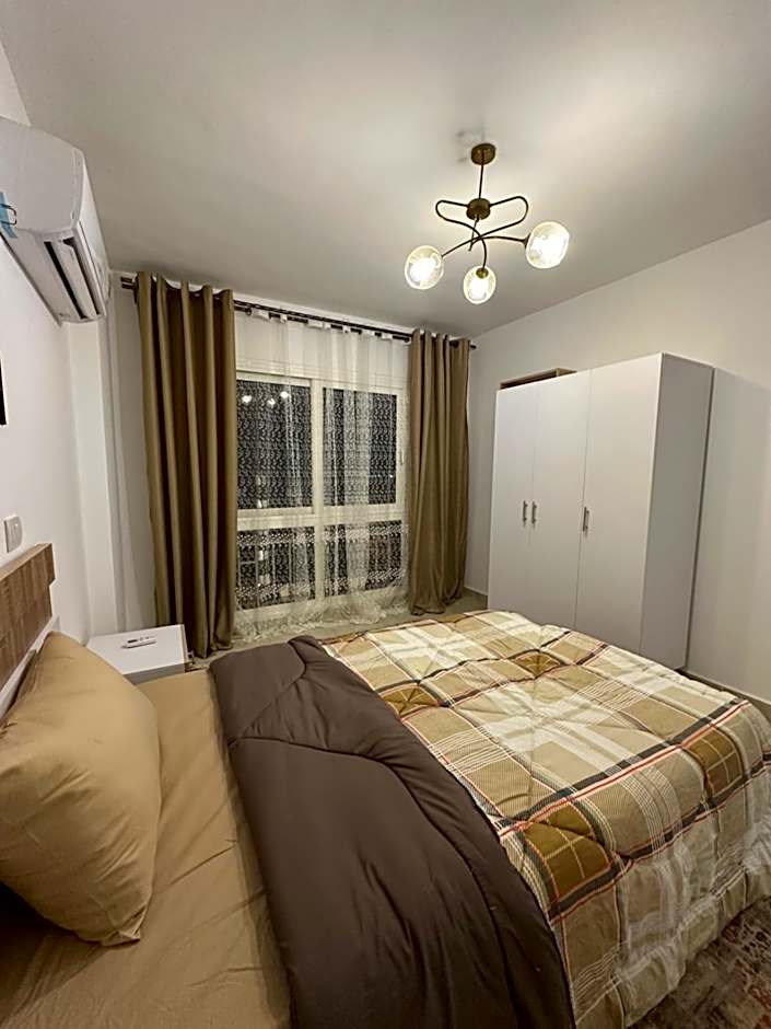 شقه فندقيه فرش جديد مكيفه بالكامل بمدينتي