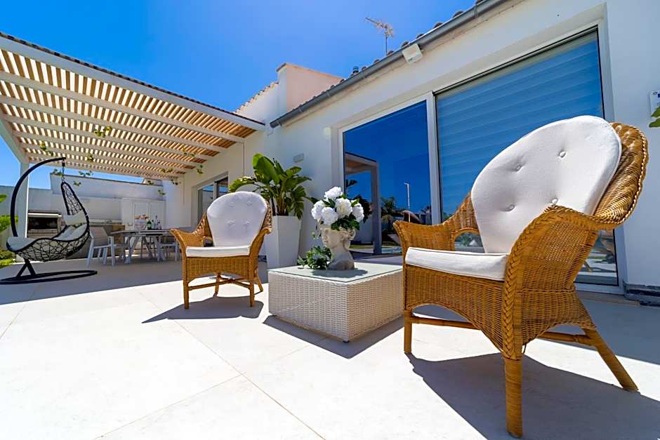 Villa White Luxury Residence