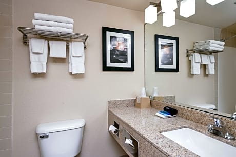 1 King Bed, Non-Smoking, Oversized Room, Poolside, Couch, Balcony, Microwave And Refrigerator, Conti