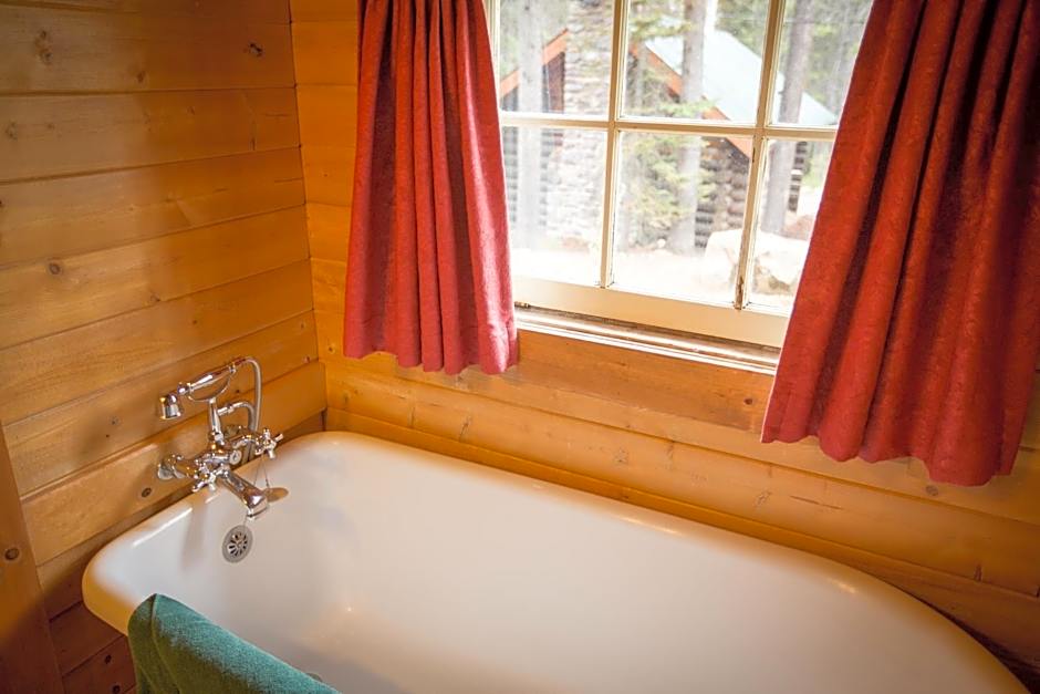Storm Mountain Lodge & Cabins
