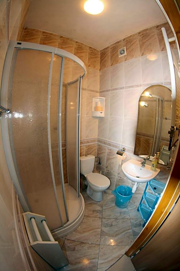 Hotel Daisy Budget
