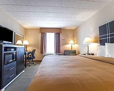 1 King Bed, Smoking