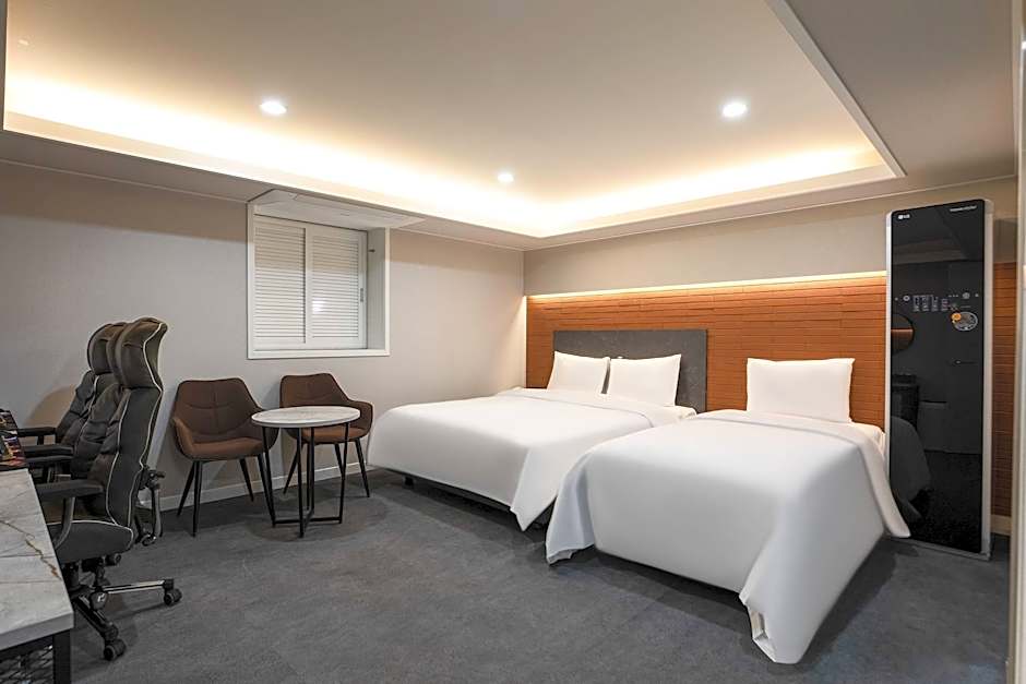 NINE HOTEL