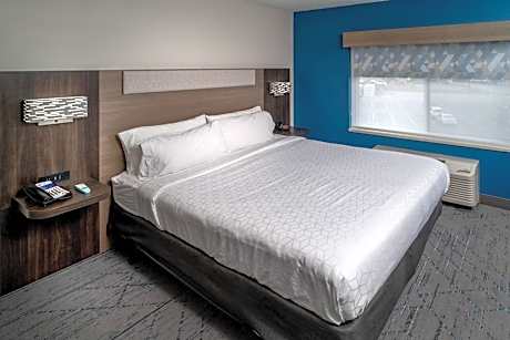 King Suite - Disability Access/Non-Smoking