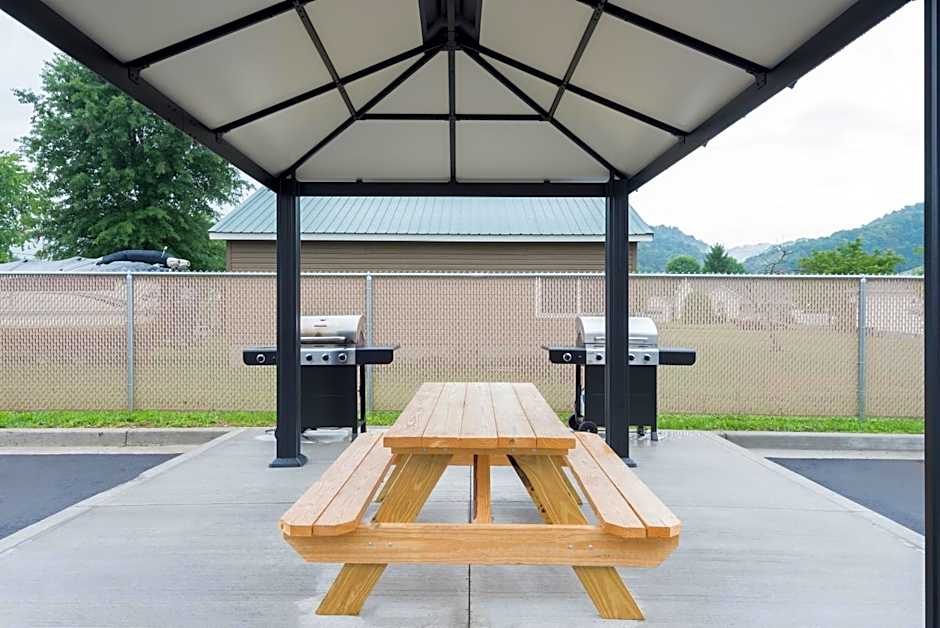 Microtel Inn & Suites by Wyndham New Martinsville