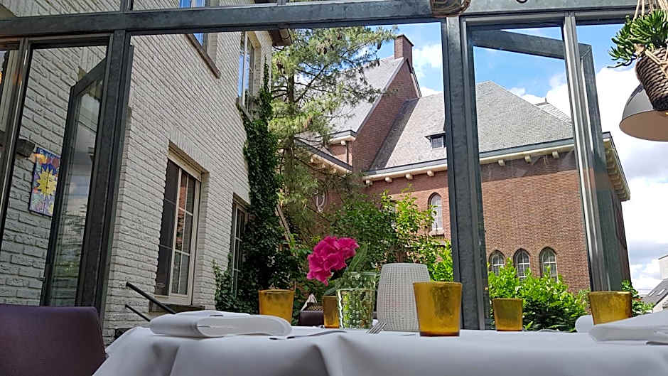 Hotel Au Nom De Dieu