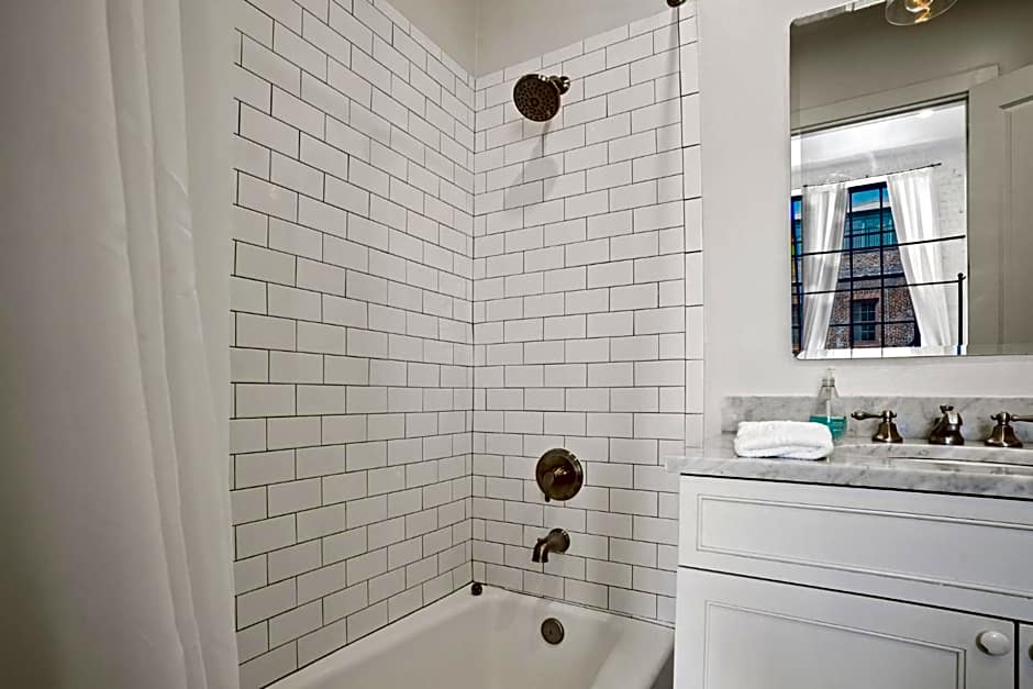 4br Gem On Gravier Close To Dining & Souvenirs