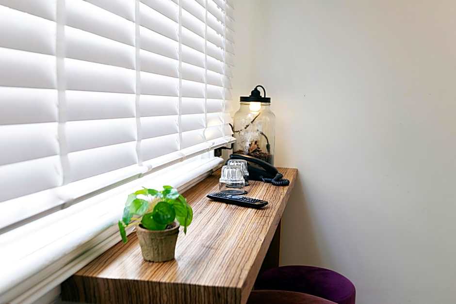 Quentin Golden Bear Hotel