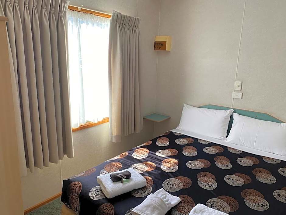 Golden Country Motel and Caravan Park