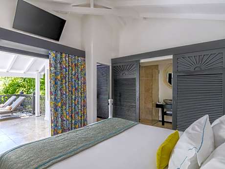 Bungalow with Partial Sea View