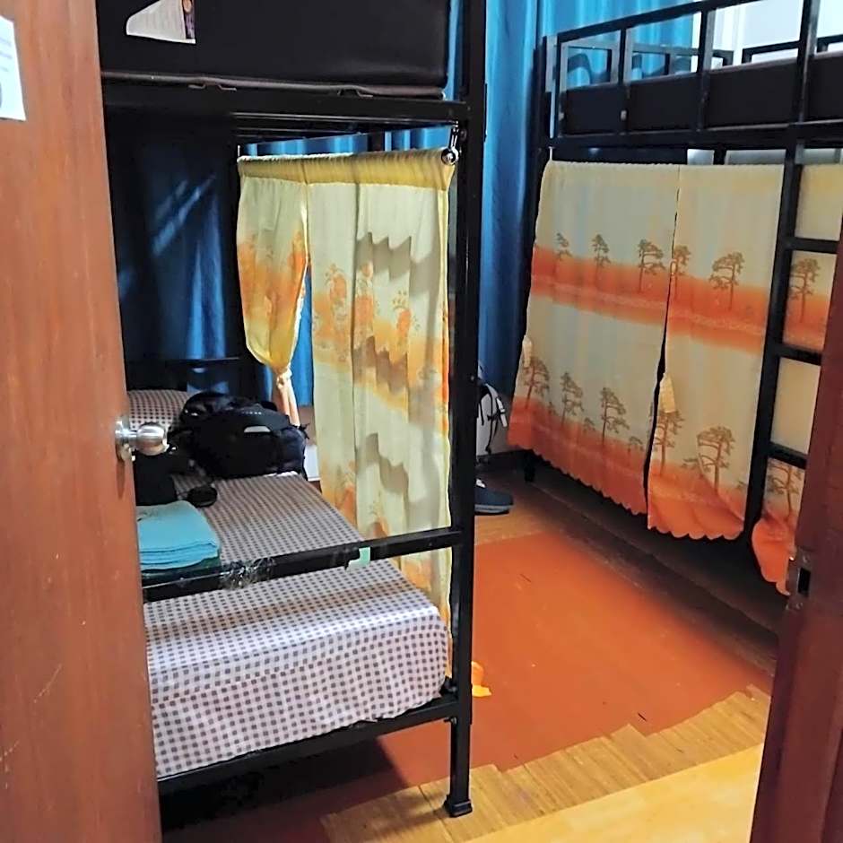 amazing khaosan hostel