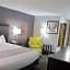 Oak Hill Inn & Suites