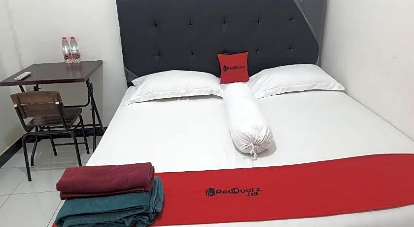 RedDoorz @ Permana Homestay near Supadio Airport Pontianak