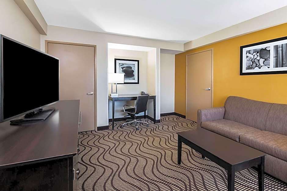 La Quinta Inn & Suites by Wyndham San Diego-Carlsbad