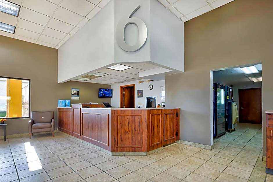 Motel 6 Effingham, IL