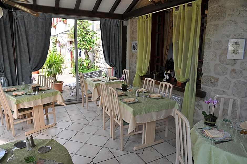 Logis Hotels - Auberge de l'Île - Hôtel 3 étoiles et Restaurant